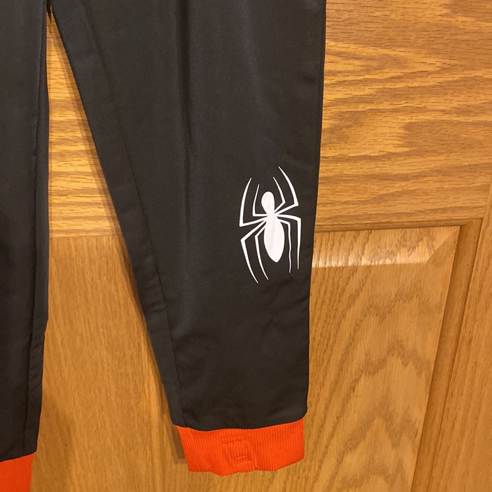 Boys 5/6 Disney Marvel,  Spider man - 2 piece outfit - Picture 10 of 15